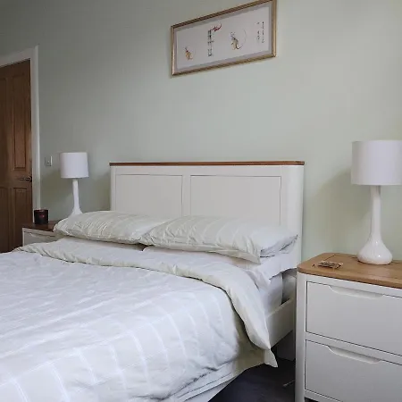 The Amazing Iona Street - 2 Bedroom Free Parking Apartment