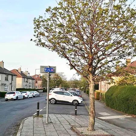 Сasa de vacaciones 3 Bedroom Well Connected Family Free Parking Edimburgo