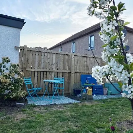 3 Bedroom Well Connected Family Free Parking