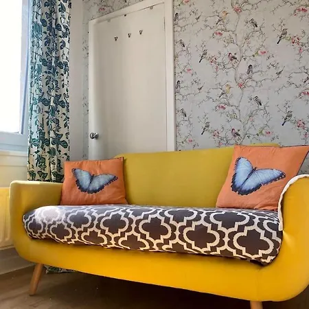 3 Bedroom Well Connected Family Free Parking *