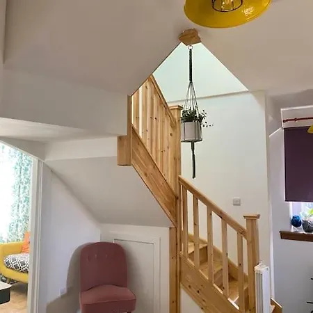 3 Bedroom Well Connected Family Free Parking *