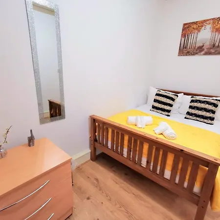 Luxury Five Bedroom Deluxe Duplex I Centre I Fully Equipped I Fountainpark Appartement *
