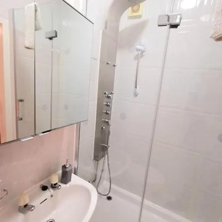 Luxury Five Bedroom Deluxe Duplex I Centre I Fully Equipped I Fountainpark