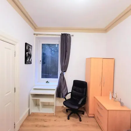 Luxury Five Bedroom Deluxe Duplex I Centre I Fully Equipped I Fountainpark
