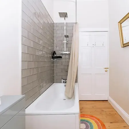 Bright And Cosy 2 Bedroom Flat In Trendy Leith Édimbourg