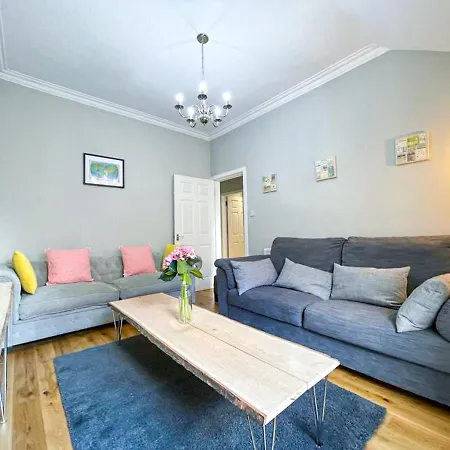 Апартаменты Charming 3 Bed In Old Town