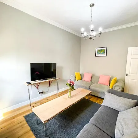 Апартаменты Charming 3 Bed In Old Town