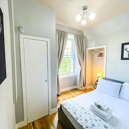 Charming 3 Bed In Old Town *