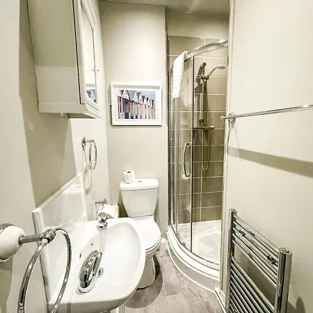 Charming 3 Bed In Old Town Апартаменты