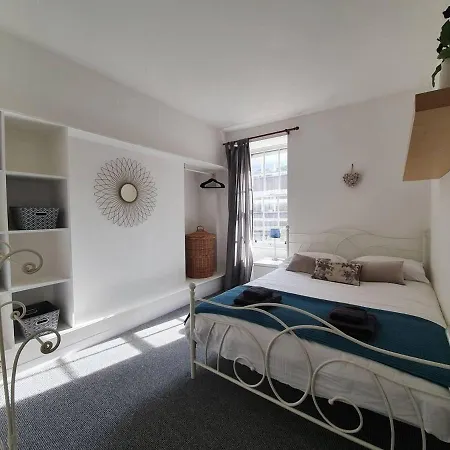 Lovely 2 Bedroom Flat In The Heart Of The * إدنبرة