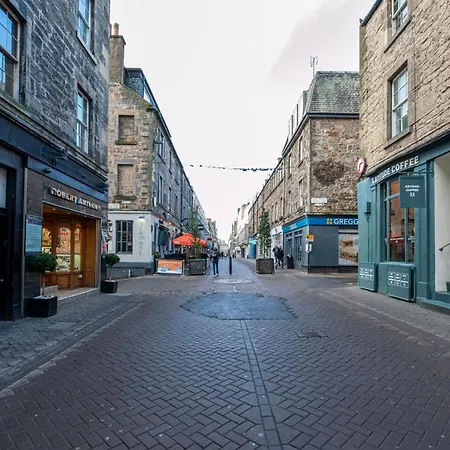 Edinburgh City Centre Aishia/Sakina Apartment Apartment *