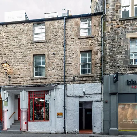 Edinburgh City Centre Aishia/Sakina Apartment *