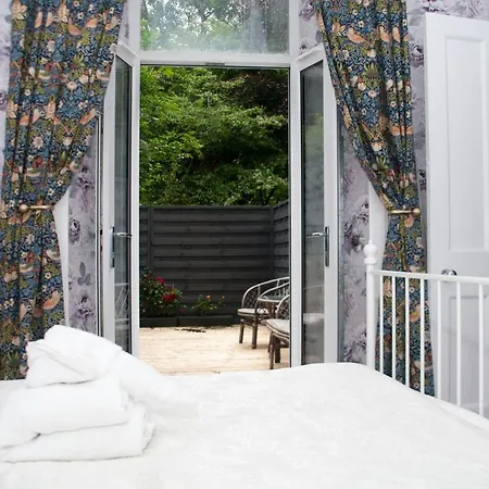 Centre Escape With Private Garden Διαμέρισμα *