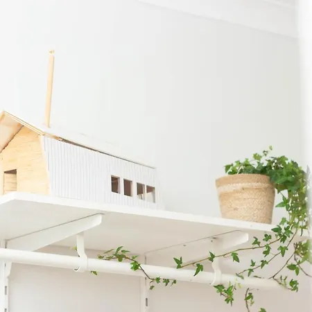 Lele's Flat - 15 Minutes To Airport & Centre Pansiyon Edinburgh