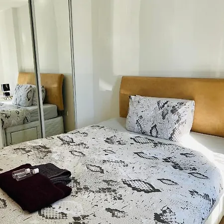 Fabulous 2bed 2bath Ground Floor Serviced Near Apartment Edinburgh