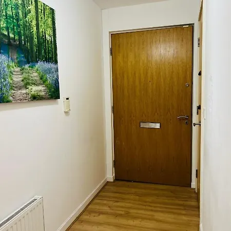 Apartment Fabulous 2bed 2bath Ground Floor Serviced Near *