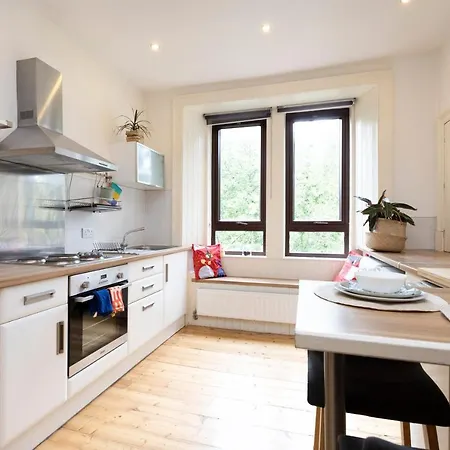 Altido Vibrant Flat Near Fountain Park *