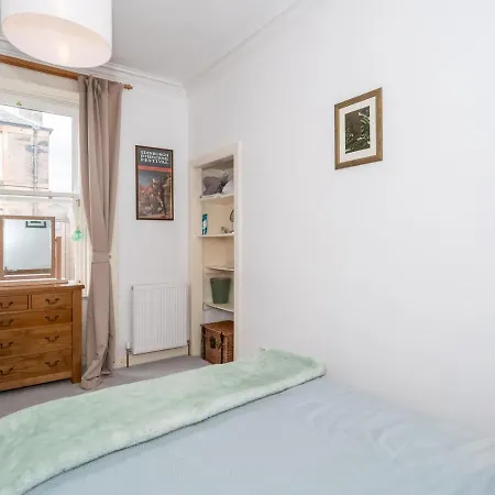 Pass The Keys Renovated 2bed Flat In Quiet Area Near The Meadows Apartman *
