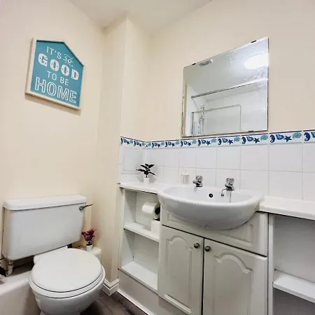 Peaceful 2 Bedroom Flat With Free Parking * Edinburgh