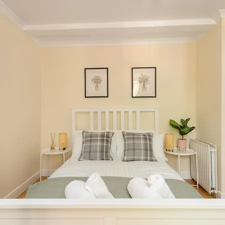 Dean Village Hideaway By Calton Living