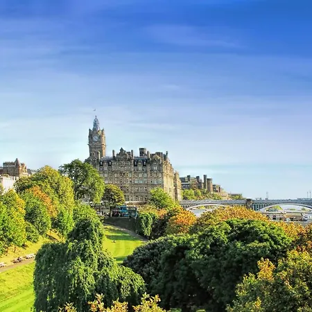 Stunning 2 Bedroom Flat In Trinity Apartment Edinburgh