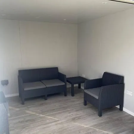 Ferienhaus Lovely Three Bedroom Upper *