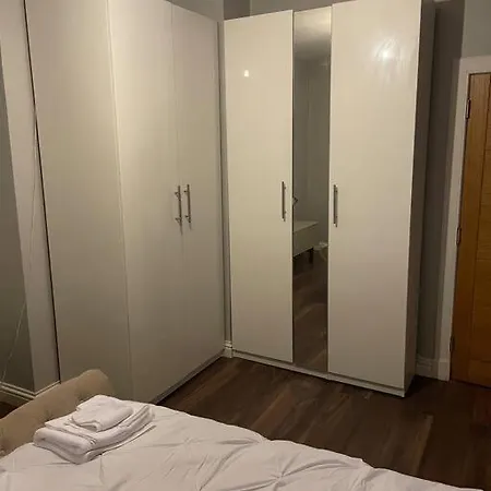 Lovely Three Bedroom Upper Ferienhaus *