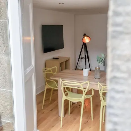 Cozy With Character Large 2 Bedroom Main Door With Garden Holiday home Edinburgh