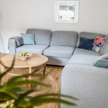 Cozy With Character Large 2 Bedroom Main Door With Garden Holiday home *