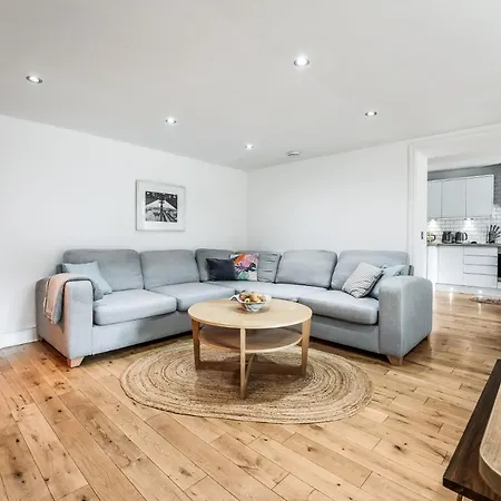 Holiday home Cozy With Character Large 2 Bedroom Main Door With Garden Edinburgh