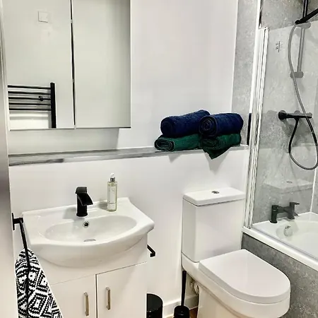 Apartment Charming Modern Cosy 2 Bedroom Flat Close To Town *