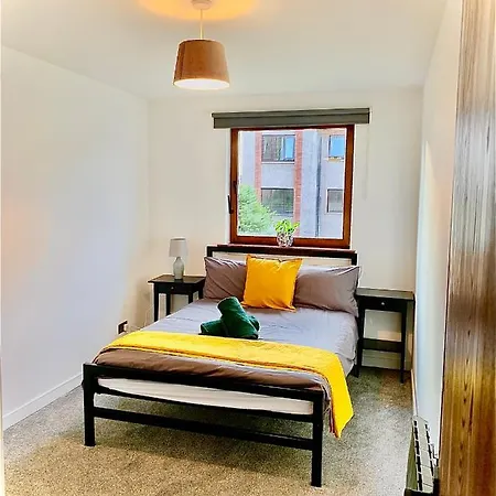 Charming Modern Cosy 2 Bedroom Flat Close To Town