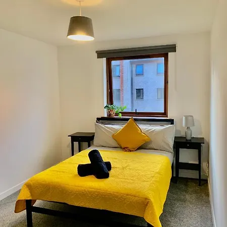Charming Modern Cosy 2 Bedroom Flat Close To Town *
