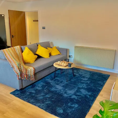 Charming Modern Cosy 2 Bedroom Flat Close To Town Edinburgh