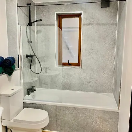 Apartment Charming Modern Cosy 2 Bedroom Flat Close To Town