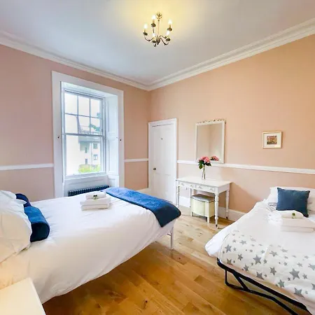 Remarkable 5br Townhouse With Garden, Sleeps 12 *
