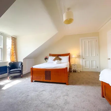 Remarkable 5br Townhouse With Garden, Sleeps 12 *