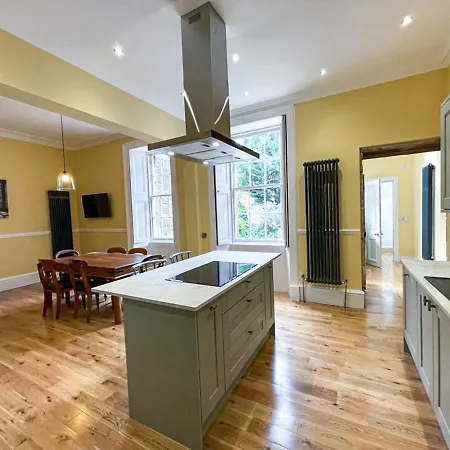 아파트 Remarkable 5br Townhouse With Garden, Sleeps 12