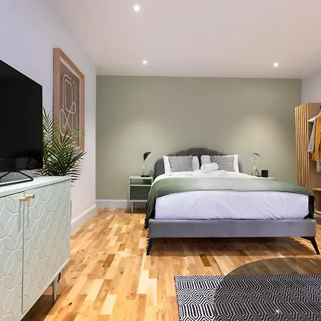 Dragon Luxury Serviced At Alva Street *