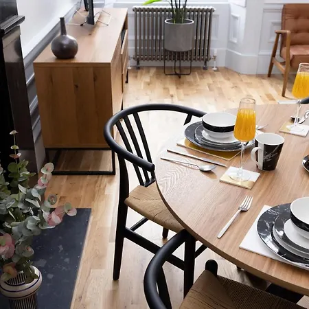 Dragon Luxury Serviced At Alva Street