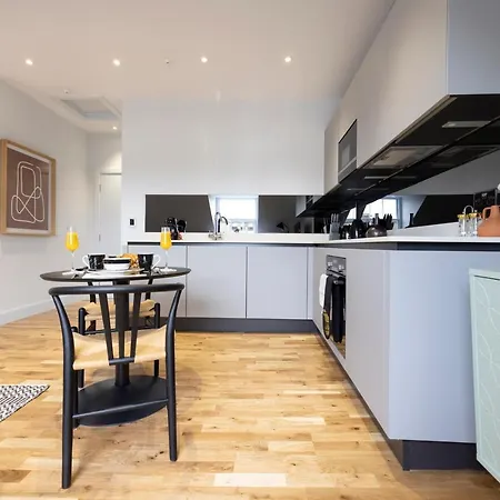 Dragon Luxury Serviced At Alva Street