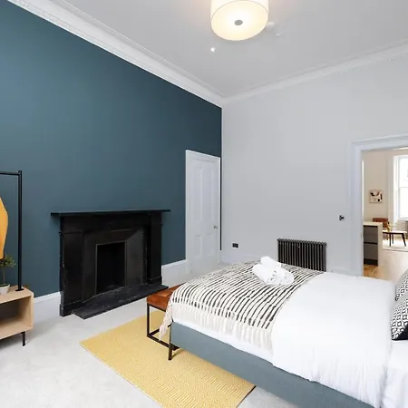 Appartamento Dragon Luxury Serviced At Alva Street Edimburgo