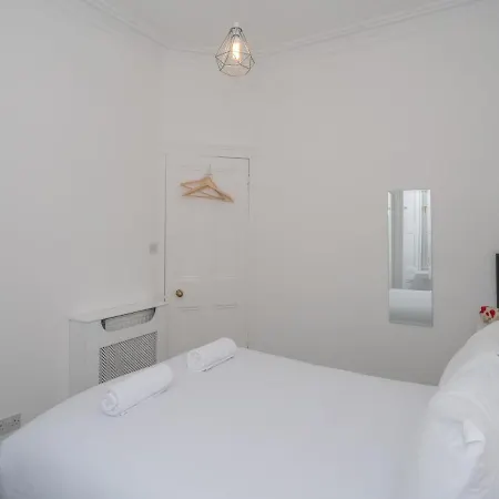 Pass The Keys Renovated And Spacious 2beds Flat In Quiet Area *