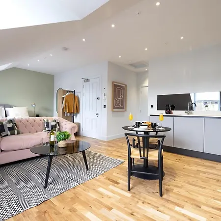 Dragon Luxury Serviced At Alva Street