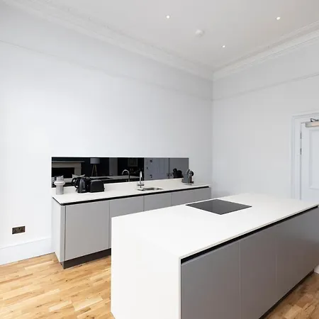 Appartamento Dragon Luxury Serviced At Alva Street Edimburgo