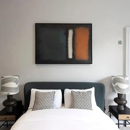 Appartamento Dragon Luxury Serviced At Alva Street Edimburgo