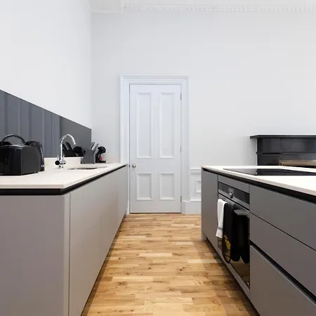 Dragon Luxury Serviced At Alva Street Appartement