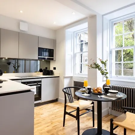 Dragon Luxury Serviced At Alva Street Apartment