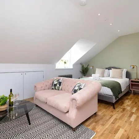 Dragon Luxury Serviced At Alva Street * Edinburgh