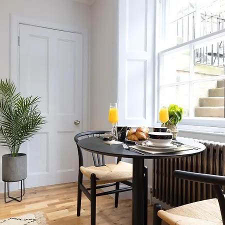 Dragon Luxury Serviced At Alva Street * Edinburgh